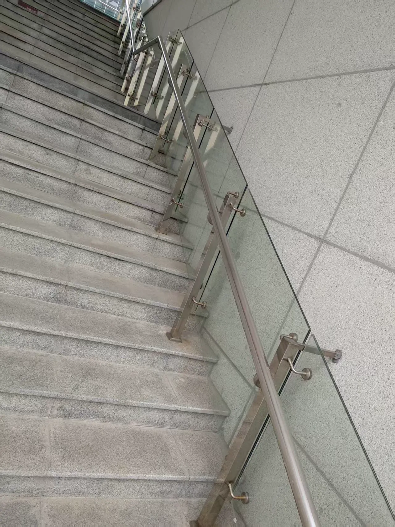 不鏽鋼玻璃樓梯欄杆
